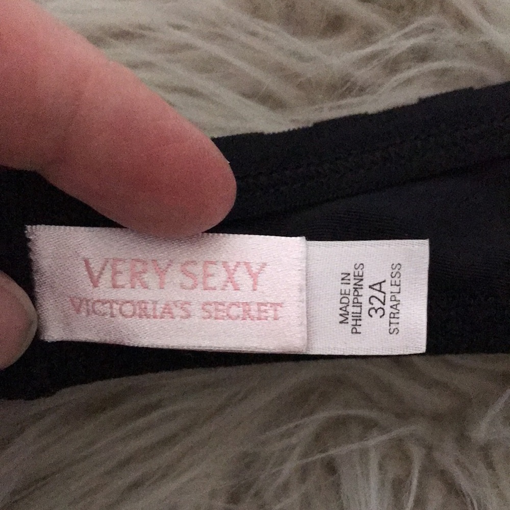 VICTORIAS SECRET Very Sexy Minimalist Underwire Black Strapless Bra | 32A - Picture 13 of 13